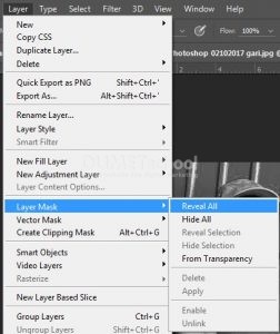 Menghilangkan Efek Hitam Putih Pada Satu Objek Di Adobe Photoshop