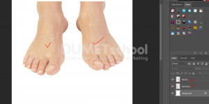 Buka photo sepasang kaki di adobe photoshop. Pilih photonya lalu klik kanan open with photoshop.-7