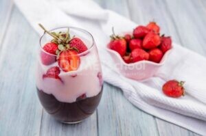 Mengubah Warna Strawberry dengan Selective Color