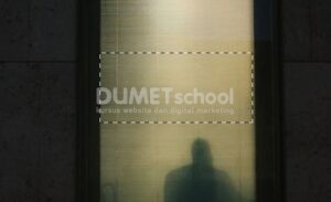 Menghilangkan Bayangan Orang Pada Gambar di Photoshop